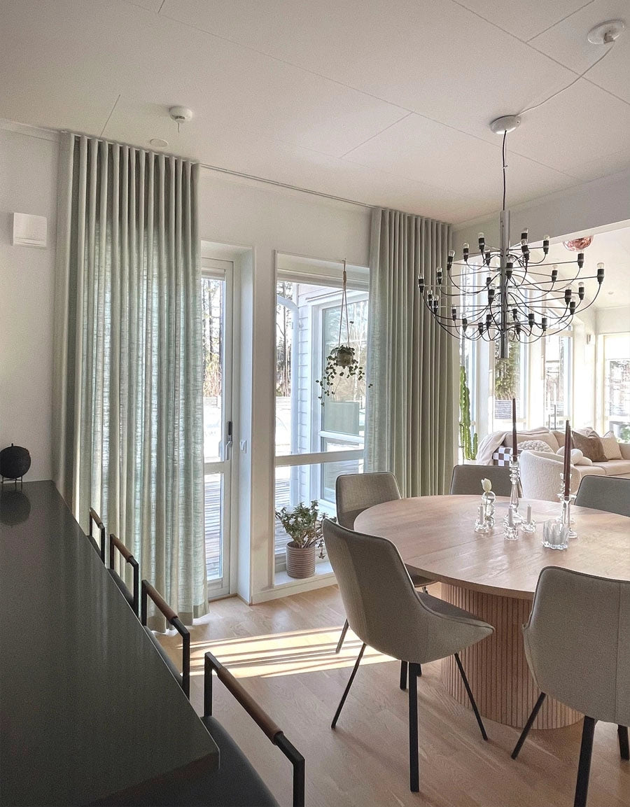 Måttillverkad gardin Lina, ljusturkos