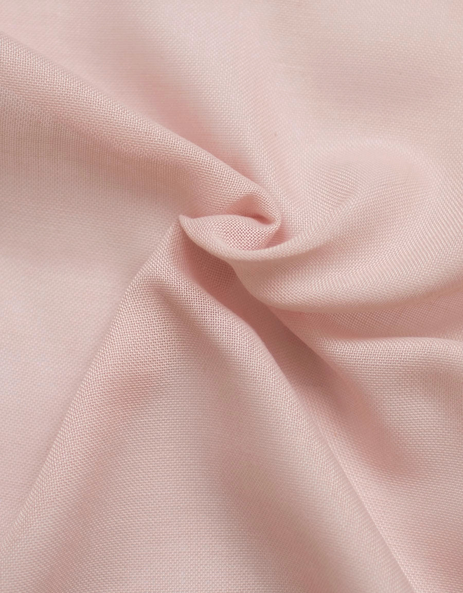 Närbild på gardintyg Viska i rosa