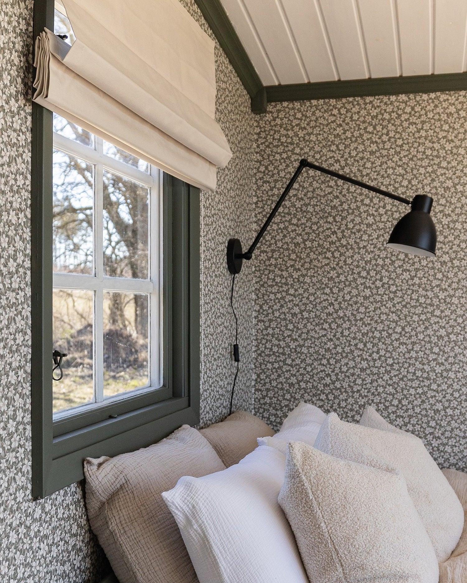 Mörkläggande hissgardin Nova med kulkedja, beige