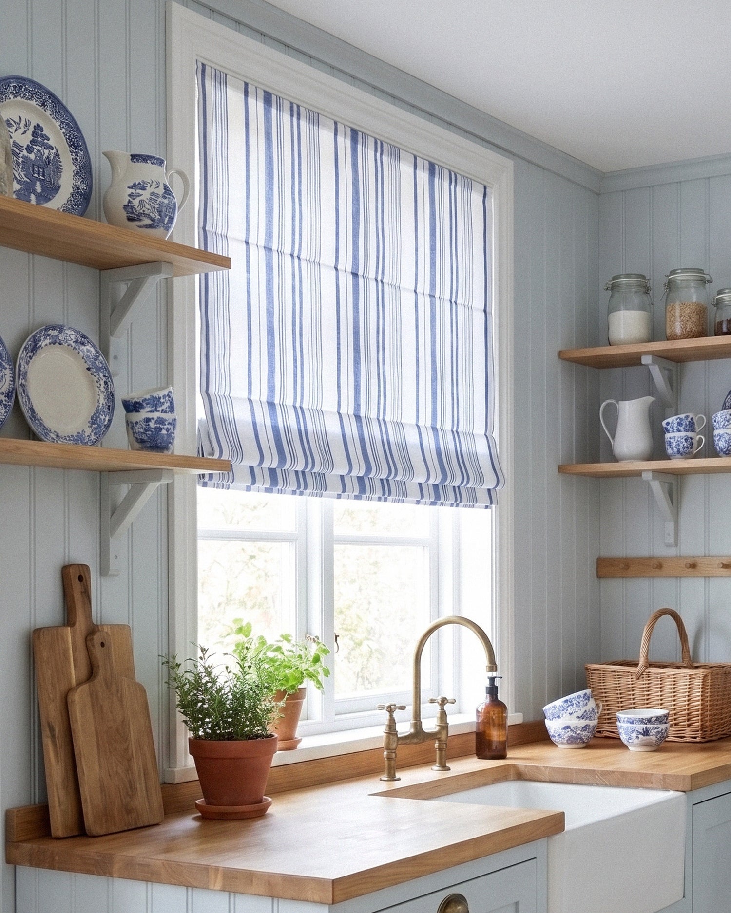 Roman blind Brush