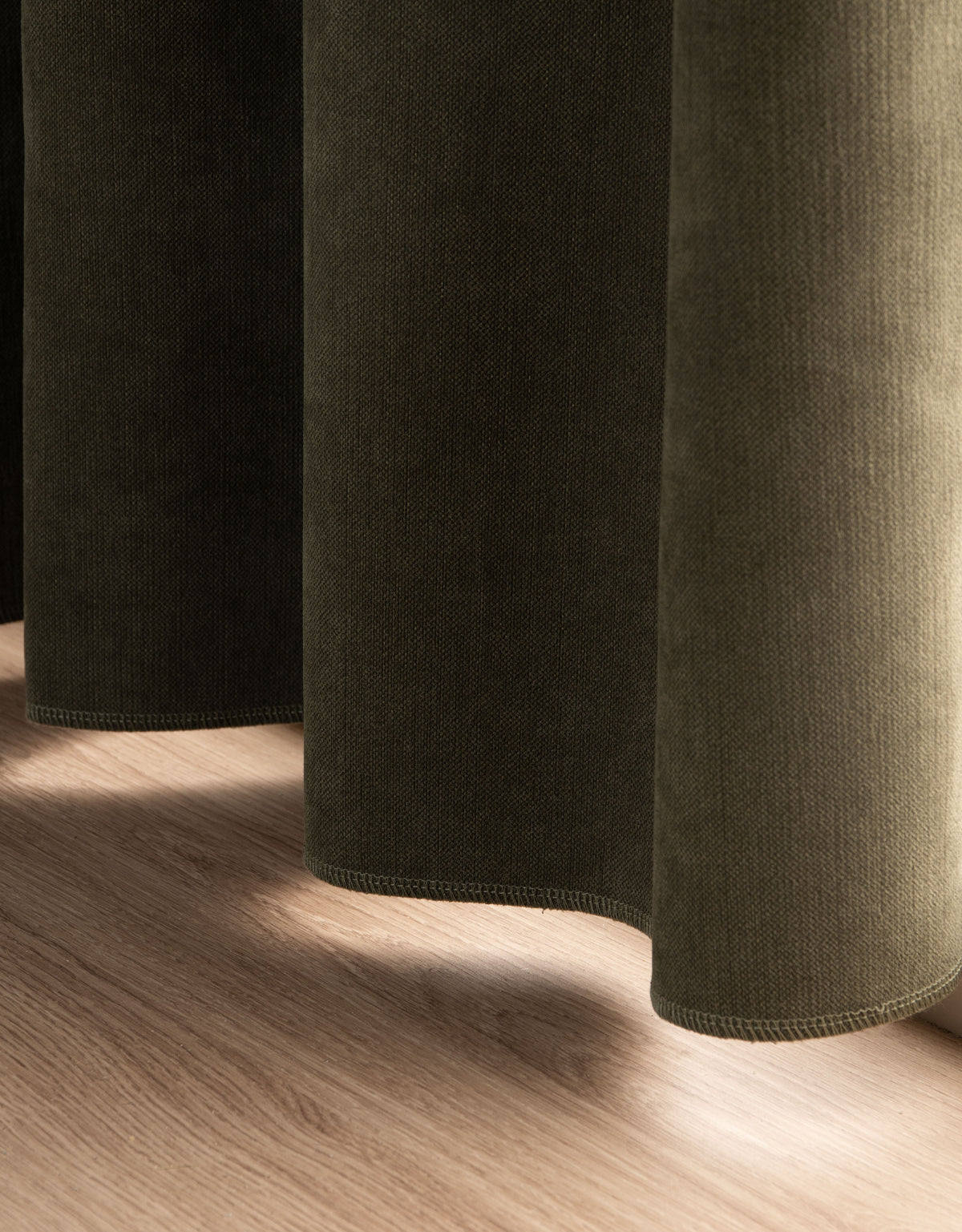 Seam on curtain Dvala in green