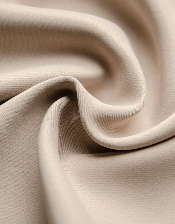 Närbild på gardintyg Dokie beige