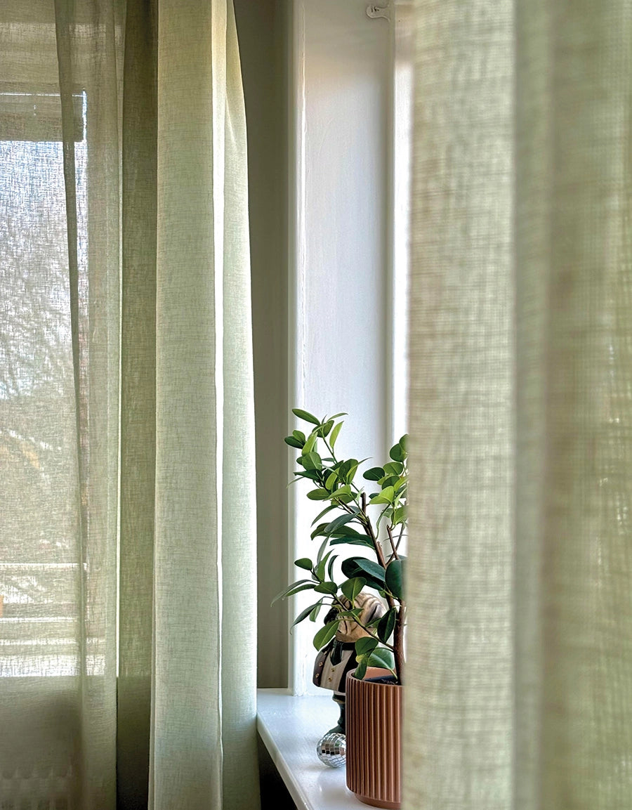 Gardin Malva i ljusgrönt