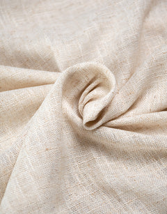 Närbild på gardintyg Mylla i beige