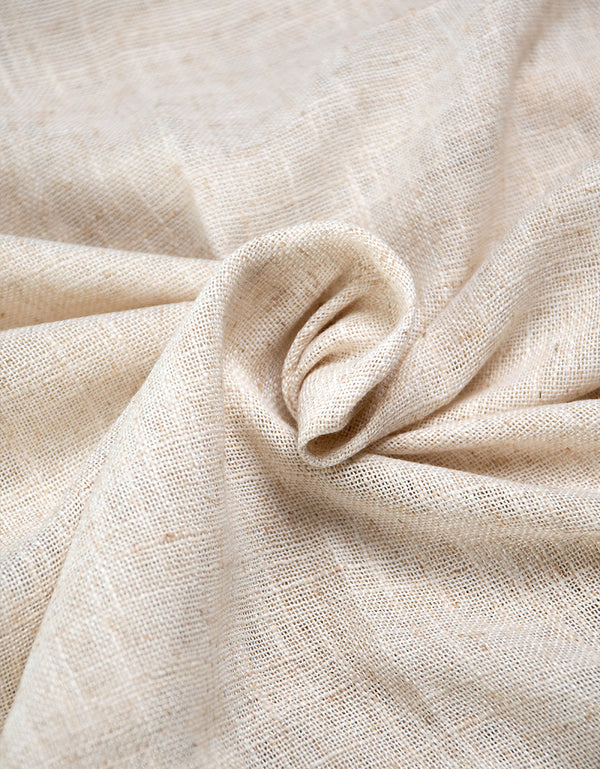 Närbild på gardintyg Mylla i beige
