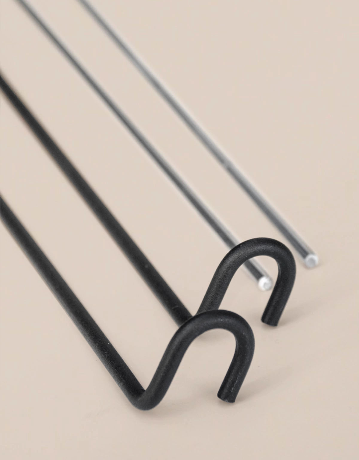 Svart panelhängare